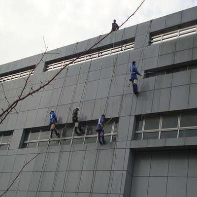 東莞市鴻新公司 專業(yè)外墻清洗，24小時(shí)服務(wù)保障